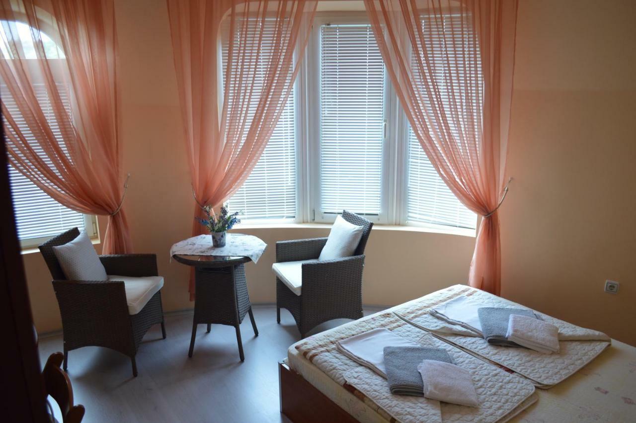 Dimana Hotel Chernomorets Buitenkant foto