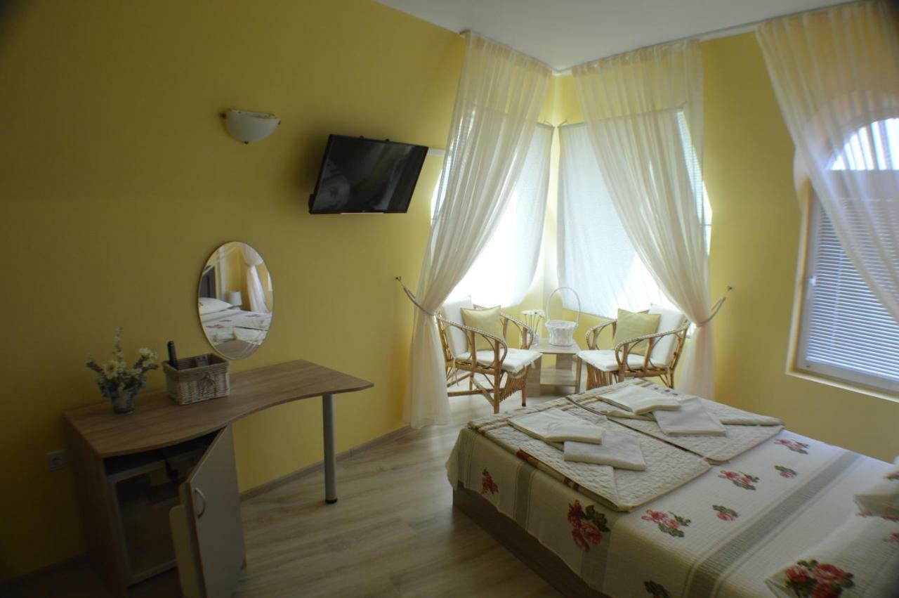 Dimana Hotel Chernomorets Buitenkant foto