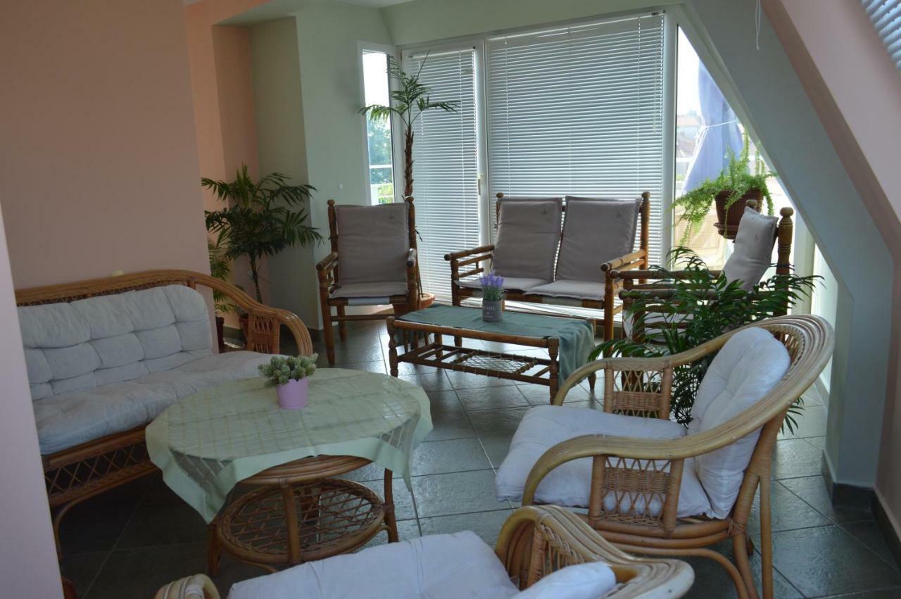 Dimana Hotel Chernomorets Buitenkant foto