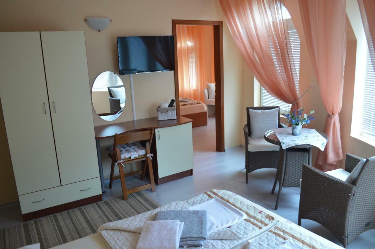 Dimana Hotel Chernomorets Buitenkant foto