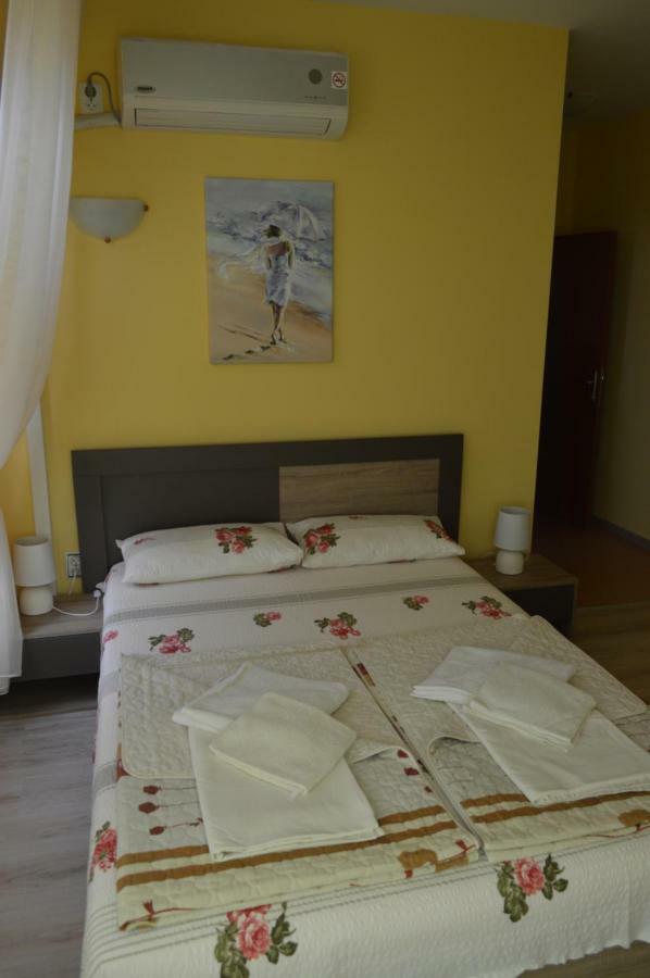 Dimana Hotel Chernomorets Buitenkant foto
